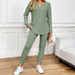 Zweiteiliges Freizeit-Set aus V-Ausschnitt-Top und Hose