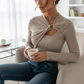 Langärmliges Damen-Top aus geripptem Strick mit Twist-Front