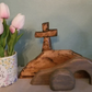 Die Osterszene und das Kreuz des leeren Grabes