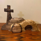 Die Osterszene und das Kreuz des leeren Grabes